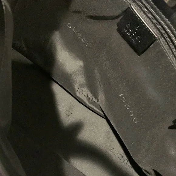 GUCCI  Black Hand Bag 2 zip Front Pockets Magnetic Top Closure - Picture 5 of 13